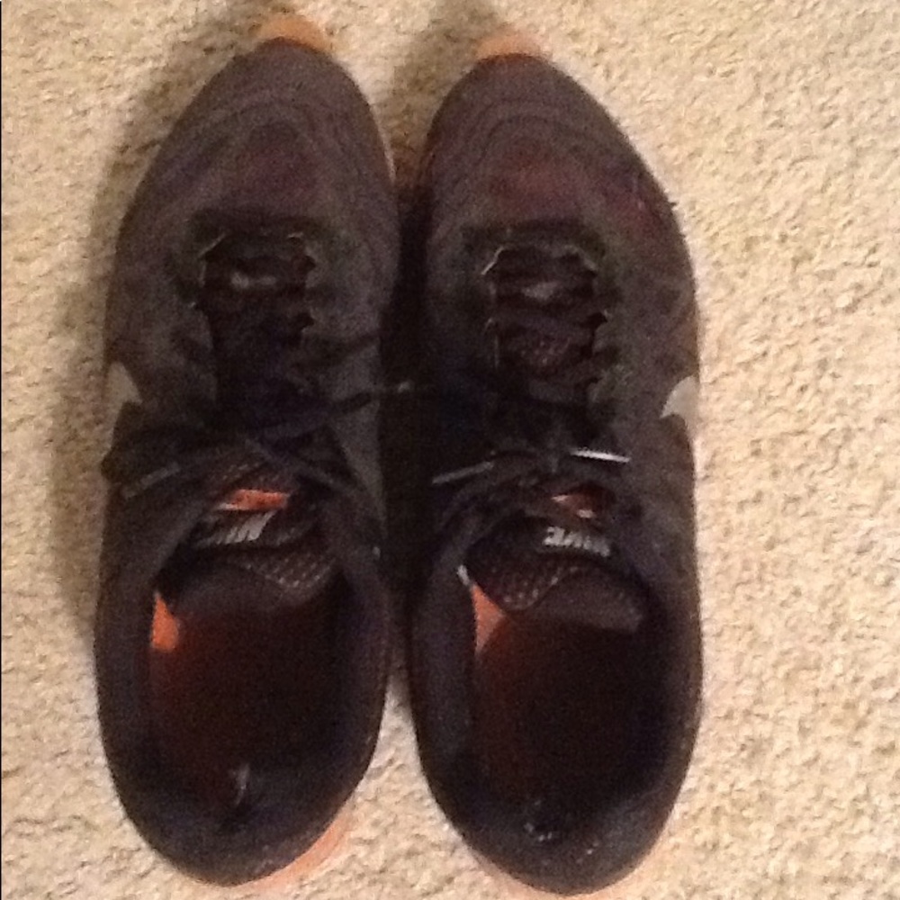 I am selling 2011 air max shoes